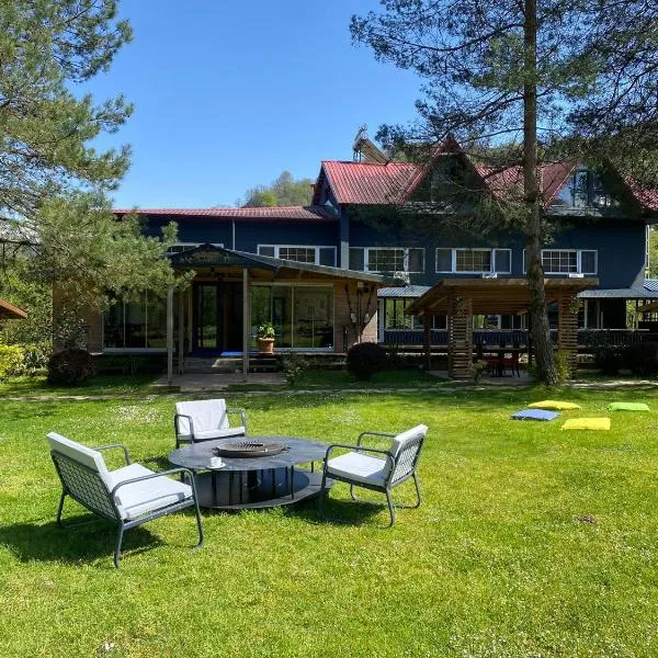 pınar kır evi，位于阿尔特温的酒店