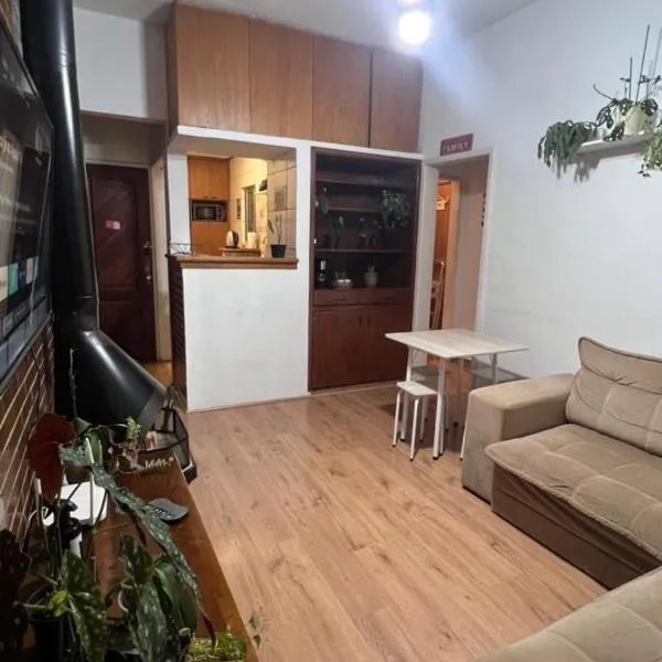 Apartamento Confortável no Alto - 900m da Feirinha & Wi-Fi，位于特雷索波利斯的酒店