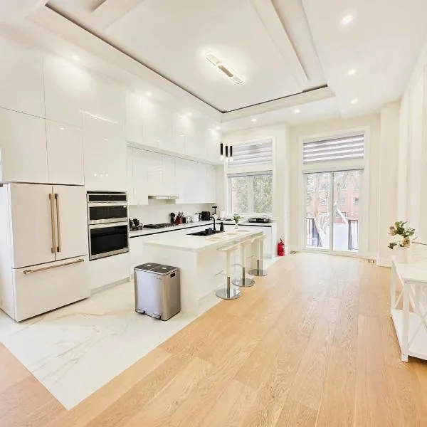 Luxury House with Open Living Space，位于多伦多的酒店
