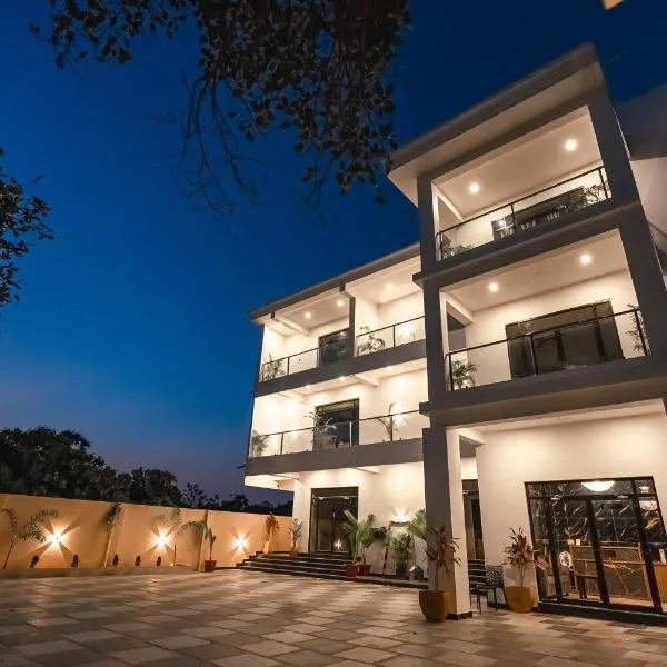 White Forest - PV Hotels，位于蓬蒂切里的酒店