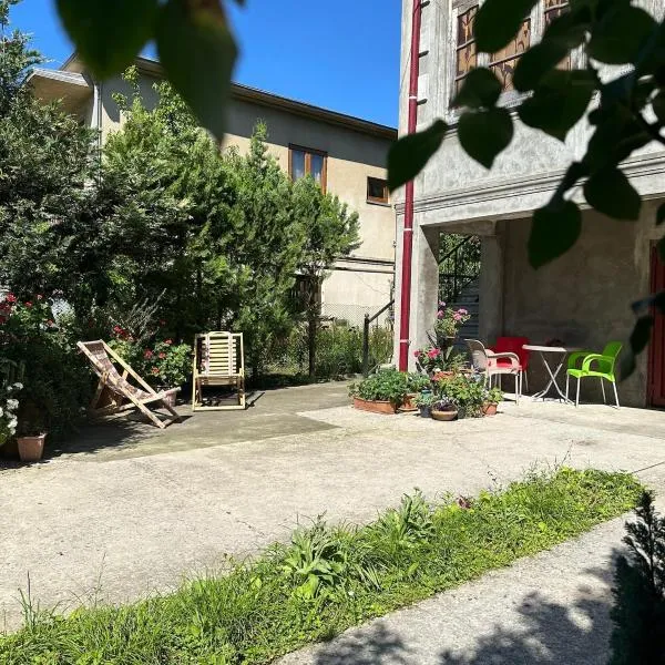 Maryams Studio Guesthouse，位于祖格迪迪的酒店