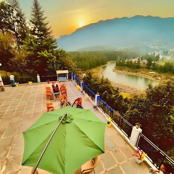 Four Season Hotel & Resort, Manali - A Boutique Wellness Hotel，位于马拉里的酒店
