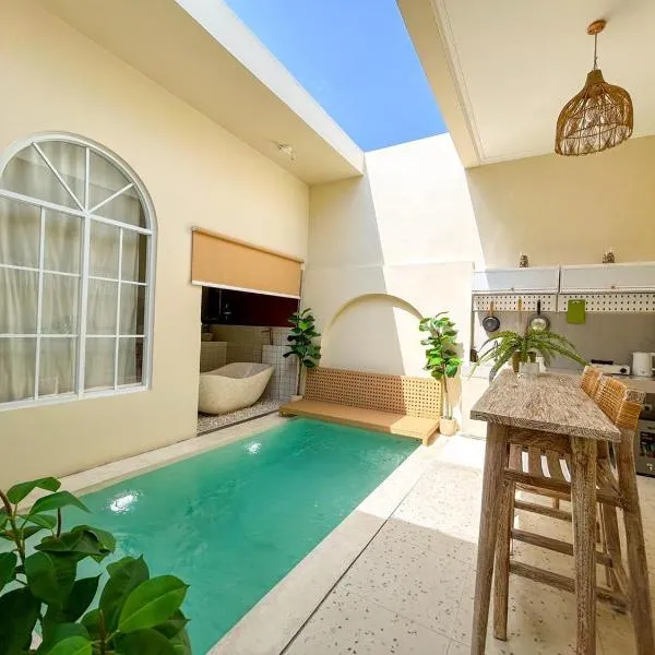 At Paviliun With Private Pool，位于Timuran的酒店