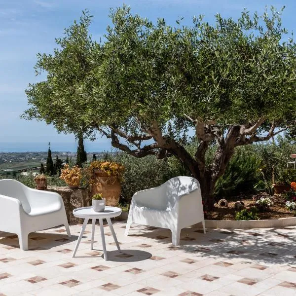 Villa Simona con giardino，位于法瓦拉的酒店