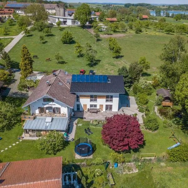 Ferienwohnung Julia,位于Taching am See的酒店