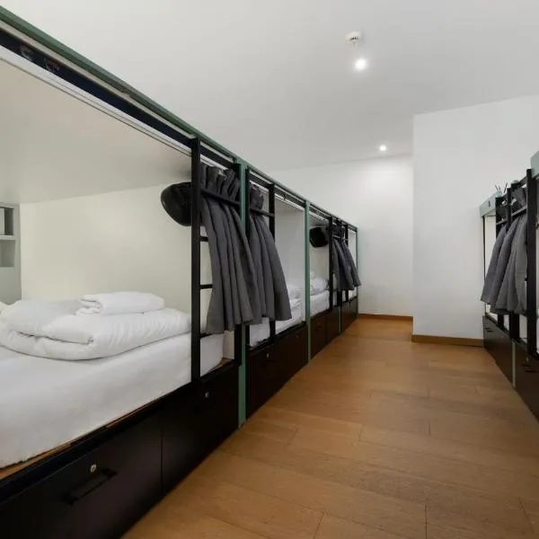 Urban Habitat Capsule Beds，位于尼科西亚的酒店