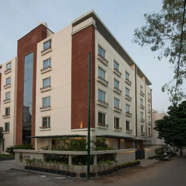 巴罗达伊斯汀住宅酒店，位于Rawāl的酒店