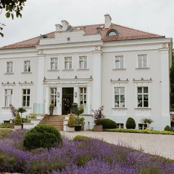 Hotel Jakubus，位于Wilków的酒店