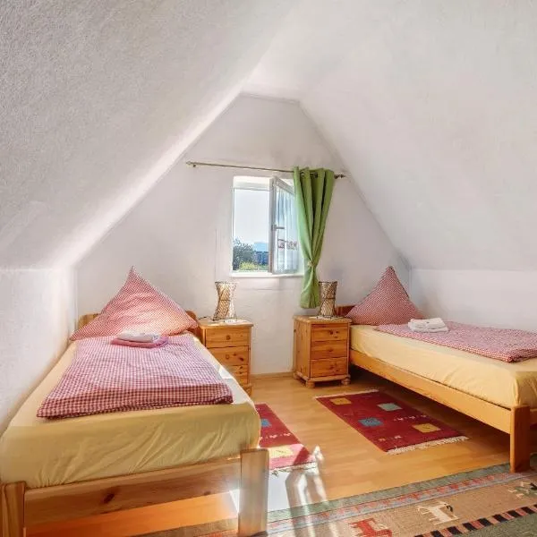Ferienwohnung Sila 3,位于韦因斯塔特的酒店