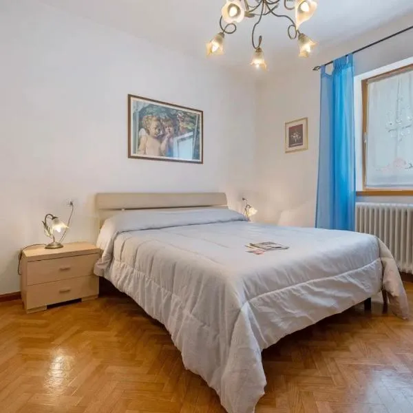 Camera Meridiana，位于Roncone的酒店