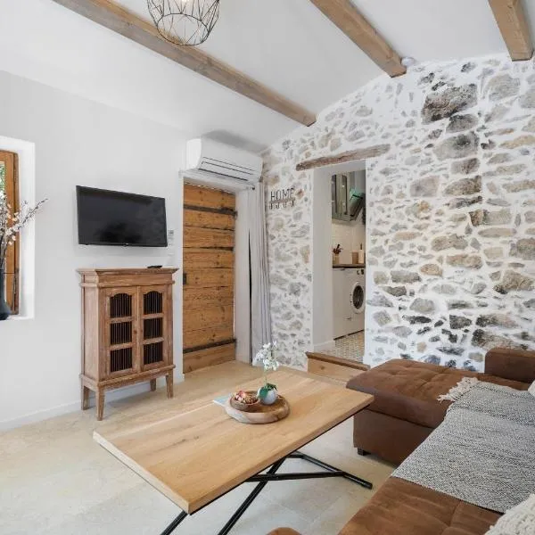 Joli gîte dans les collines，位于土伦的酒店