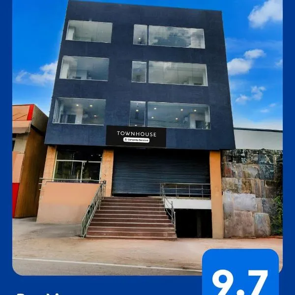 Super Townhouse Cherlapally Bus Terminal Formerly Hotel Chakripuram，位于Maula Ali的酒店