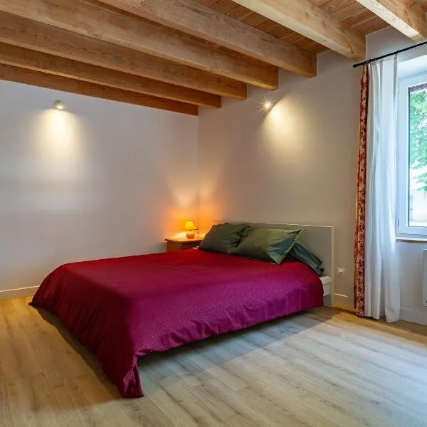 L'Arche aux Peyruches,位于Assieu的酒店