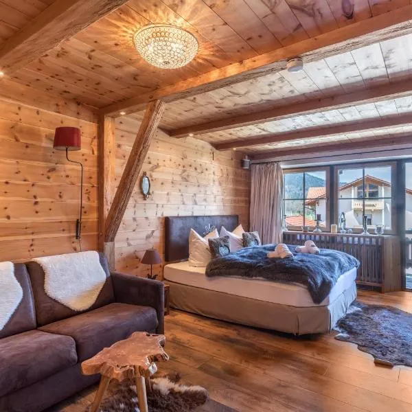 Alpenauszeit im Zirbenholz Chalet，位于因泽尔的酒店