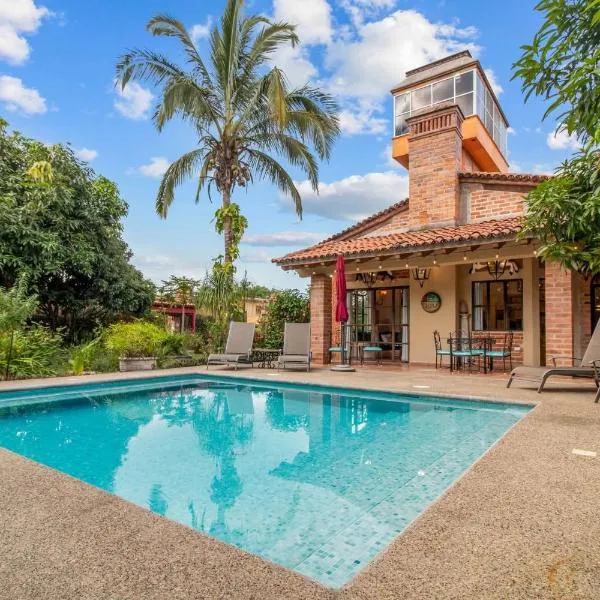 Villa Jardin de Mariposas，位于El Tuito的酒店