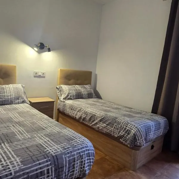 Suite con Terraza & BBQ, 5 min a pie de la Playa，位于卡斯特尔德费尔斯的酒店