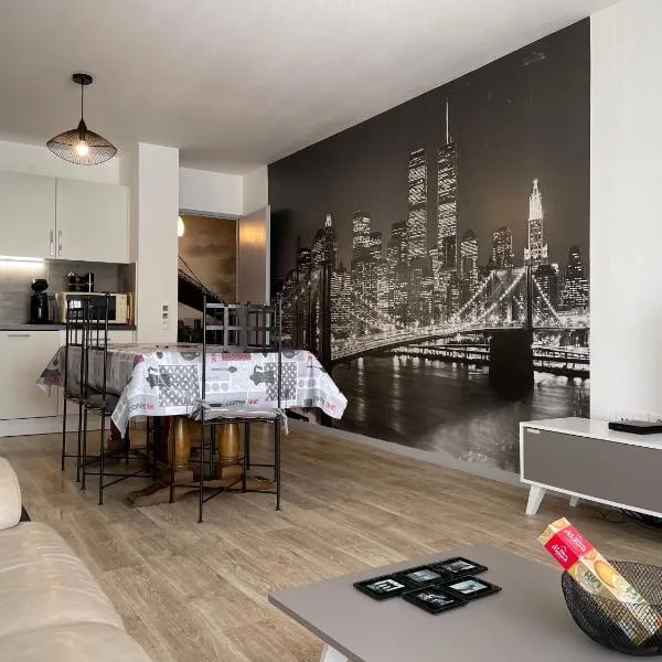 Apt PMR 2 chambres avec parking, proche tram，位于昂热的酒店