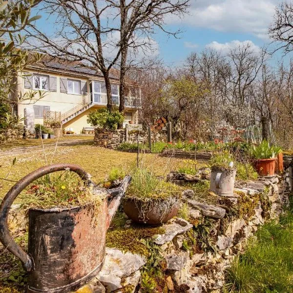 Maison Sur le Causse Corrézien，位于Saint-Cernin-de-Larche的酒店