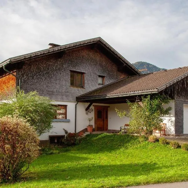 Ferienhaus Villa Kanisblick，位于比曹的酒店