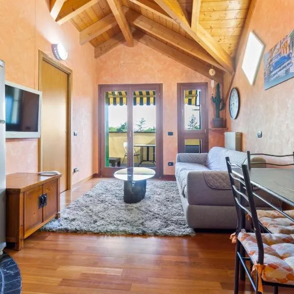 Lovely Orange House，位于Viggiù的酒店