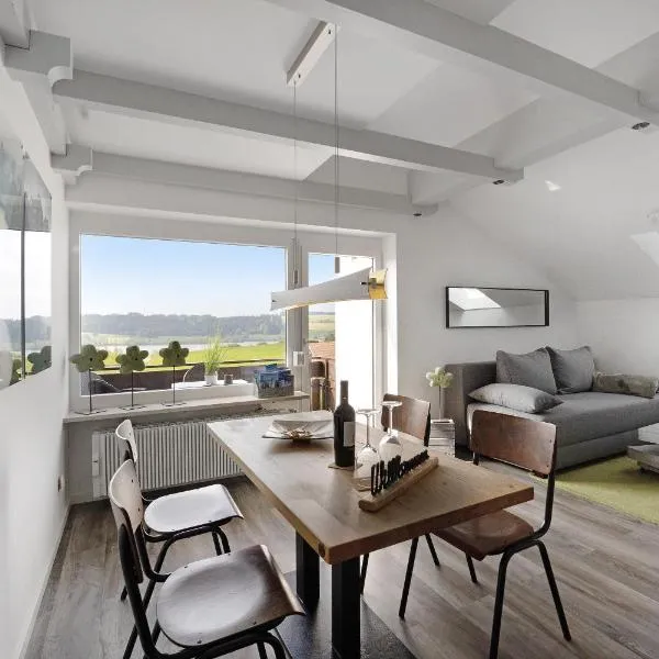 Loft mit Seeblick und Innenpool，位于Petersthal的酒店
