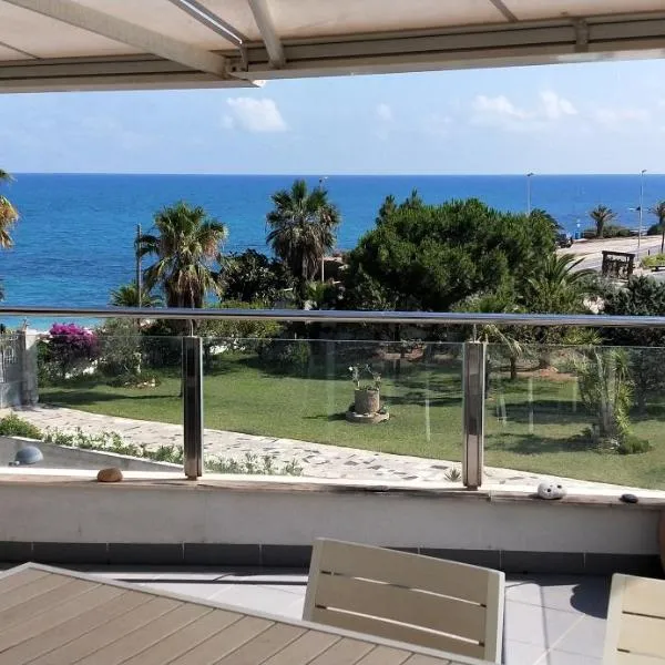 Ático-dúplex geniales vistas al mar，位于比纳罗斯的酒店