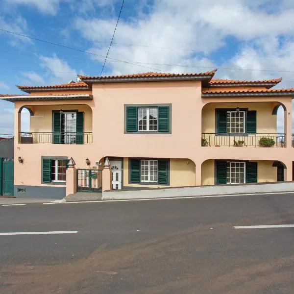 Apartamento Maria，位于Canhas的酒店