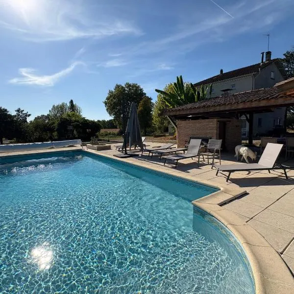 Domaine familial, Nature et Piscine，位于Aiguillon的酒店