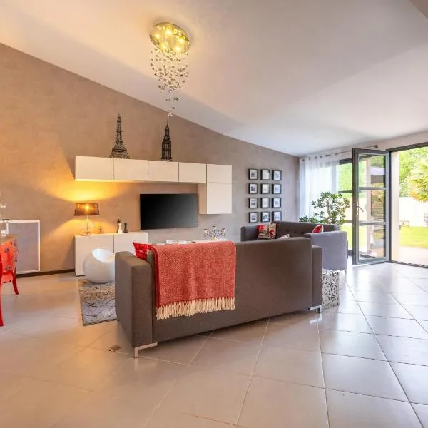 Le Loft avec jacuzzi，位于圣吉勒达德吕伊的酒店