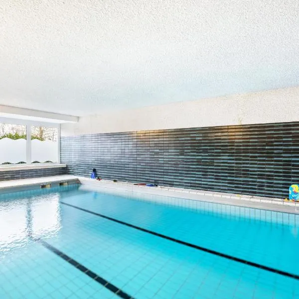 Ferienappartement Möhnesee mit Pool，位于默讷塞的酒店