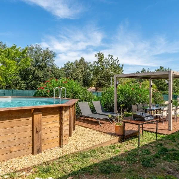 Villa piscine, clim,位于Méjannes-le-Clap的酒店
