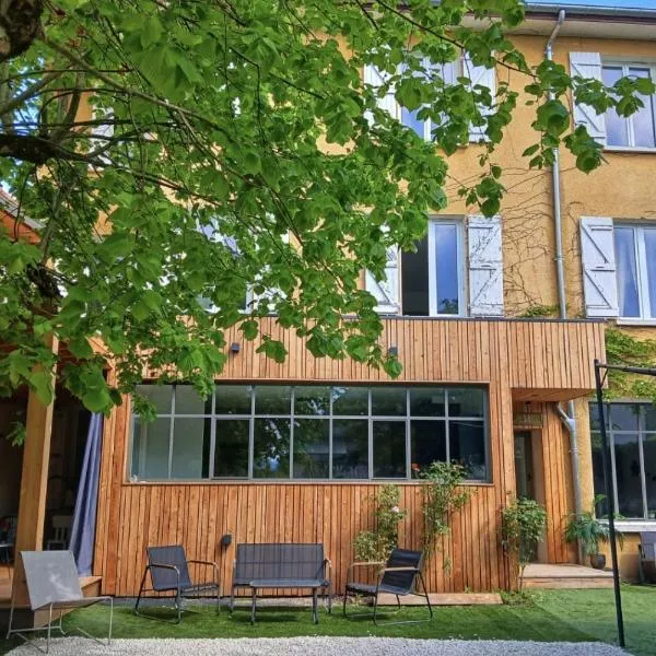 Maison du Bonheur - Chambres，位于Le Pin的酒店