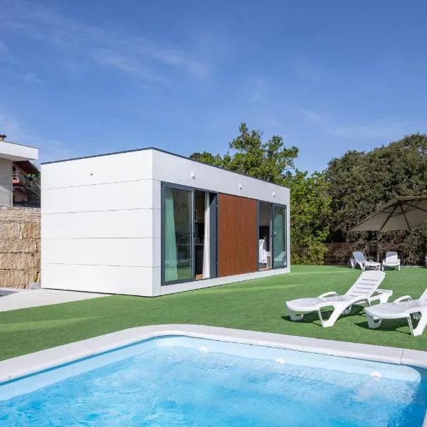 Bungalow 2 con piscina en la playa，位于卡拉米尼亚尔镇的酒店