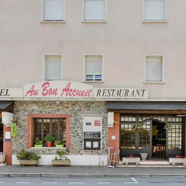 热烈欢迎酒店，位于Brousse-le-Château的酒店