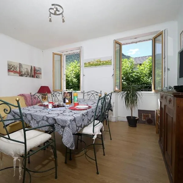 Jolie chambre au calme à Auzat，位于Auzat的酒店