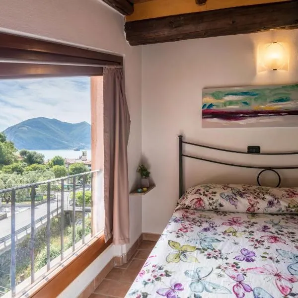 Mansarda con vista lago，位于苏尔扎诺的酒店