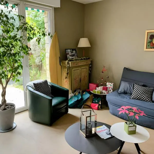 Appartement 90m2 Sur Jardin Clos，位于克劳德的酒店