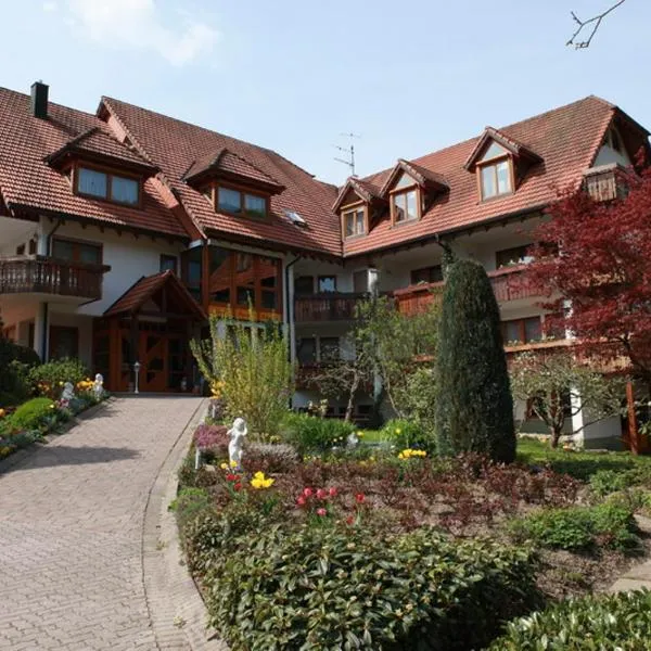莎切尔加尼咖啡厅酒店，位于奥博沃尔法赫的酒店