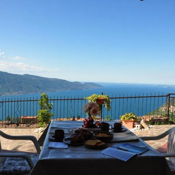 Stella del Garda 2 con terrazza，位于提尼亚类的酒店