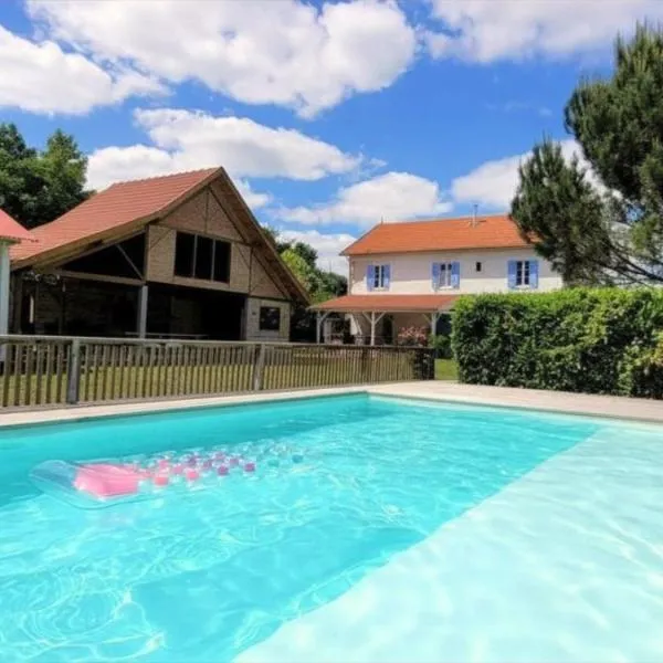 Grande Maison dans les Landes pour 10 pers avec piscine et salle escalade unique，位于Lue的酒店