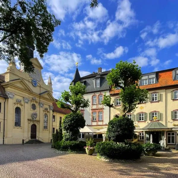 RomanticHOTEL Goldener Karpfen - das kleine, feine Grandhotel direkt in der Altstadt，位于富尔达的酒店