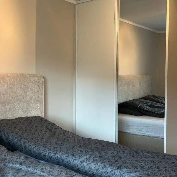 Moderne, 3 soveroms leilighet i midt i hjertet av Kristiansand，位于克里斯蒂安桑的酒店