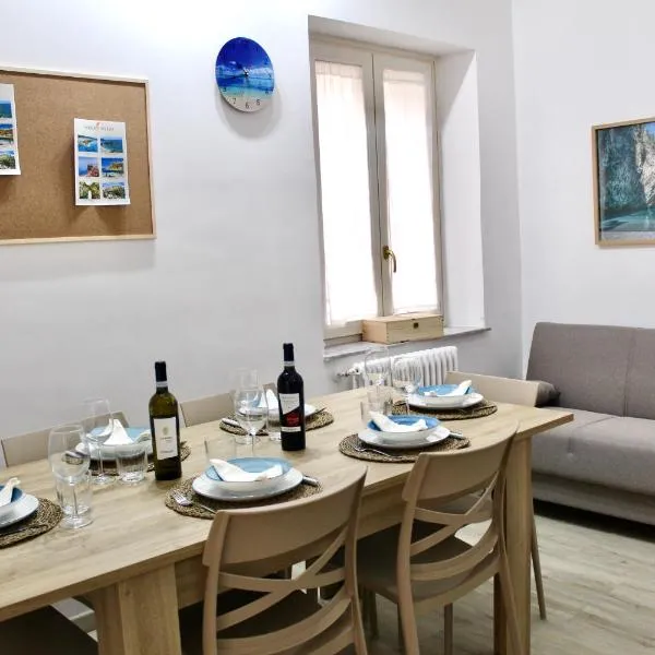 Appartamento a 5 minuti dal mare con terrazza e parcheggio privato，位于法莱尔纳的酒店