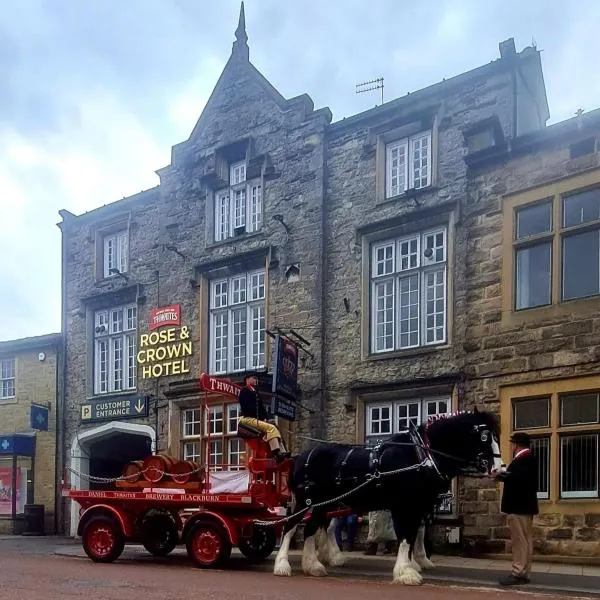 The Rose and Crown Hotel，位于克利夫罗的酒店
