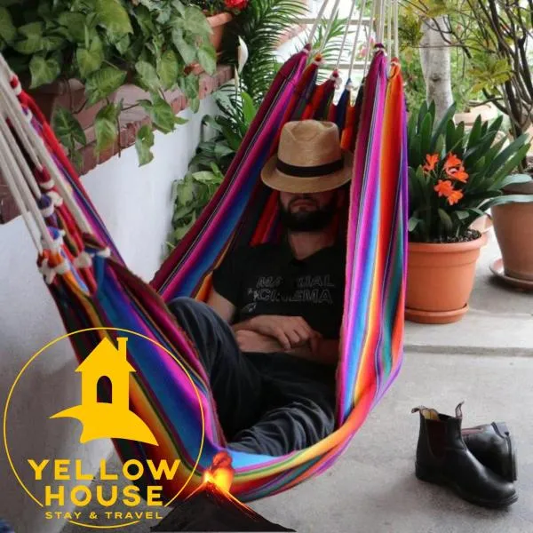 Yellow House Hostel B&B，位于危地马拉安地瓜的酒店