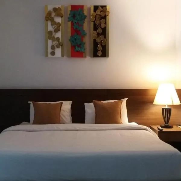 普吉岛温室公寓式酒店，位于班巴克洛的酒店