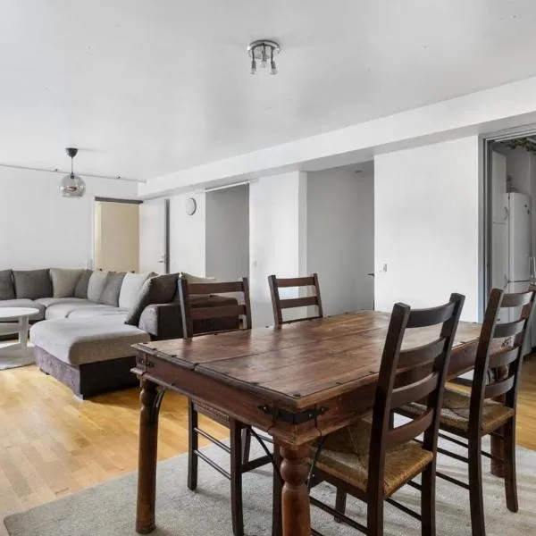 2 bedrooms 1 bathroom kitchen apartment，位于斯德哥尔摩的酒店