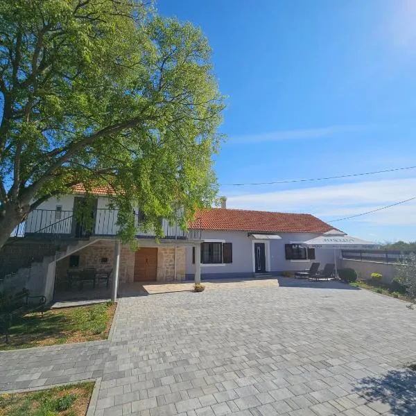 Holiday Home Nena，位于德尔尼什的酒店