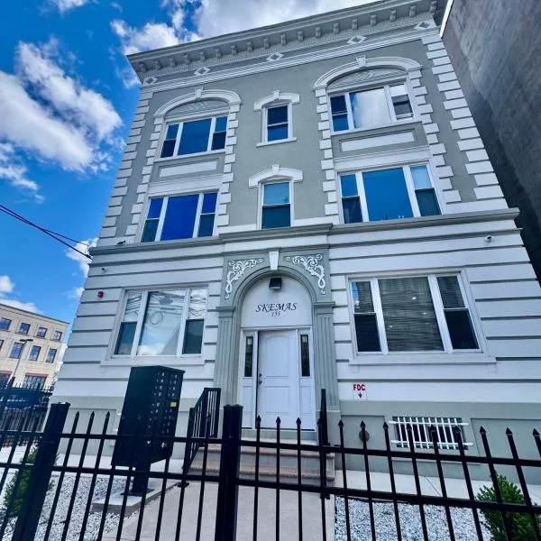 Grand Family 1BR Penthouse near Newark Airport，位于纽瓦克的酒店