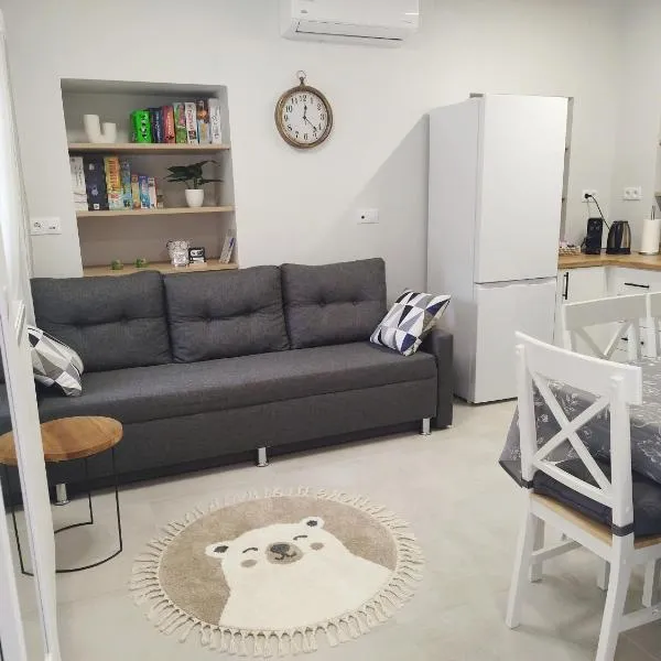 KIS Home，位于Loúros的酒店